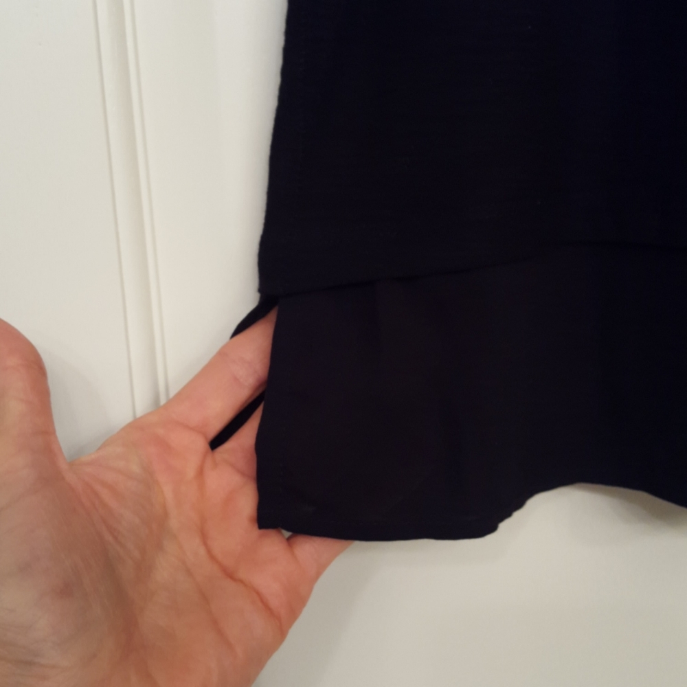 VINCE CAMUTO BLACK RUFFLE SLEEVE TOP - SMALL - Picture 4 of 7